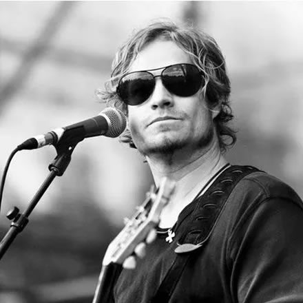 Arno Carstens